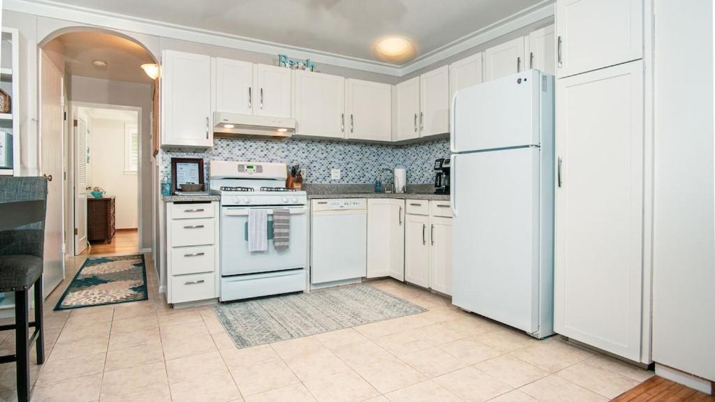Molokai Island Retreat With Beautiful Ocean Views And Pool - Newly Remodeled! Διαμέρισμα Ualapue Εξωτερικό φωτογραφία